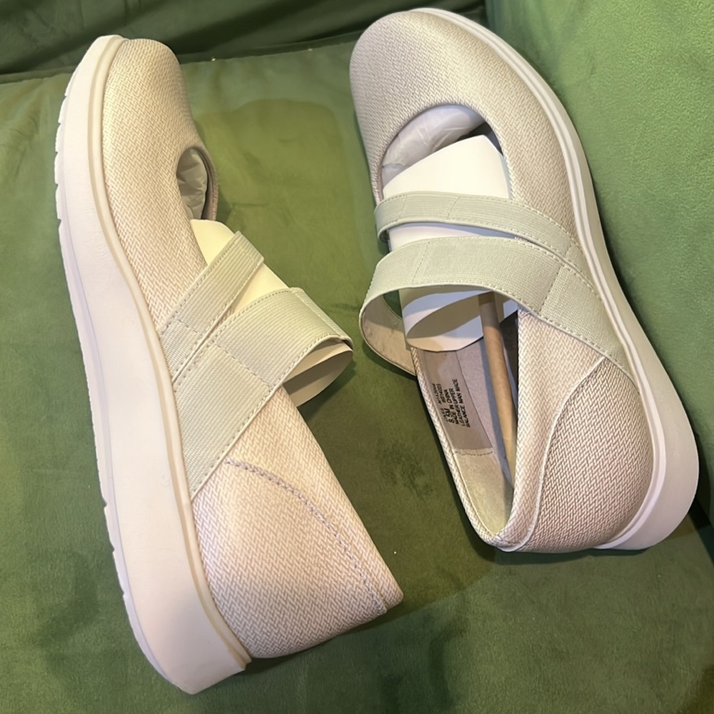 Munro Cass Taupe Nubuck - Picture 7 of 8